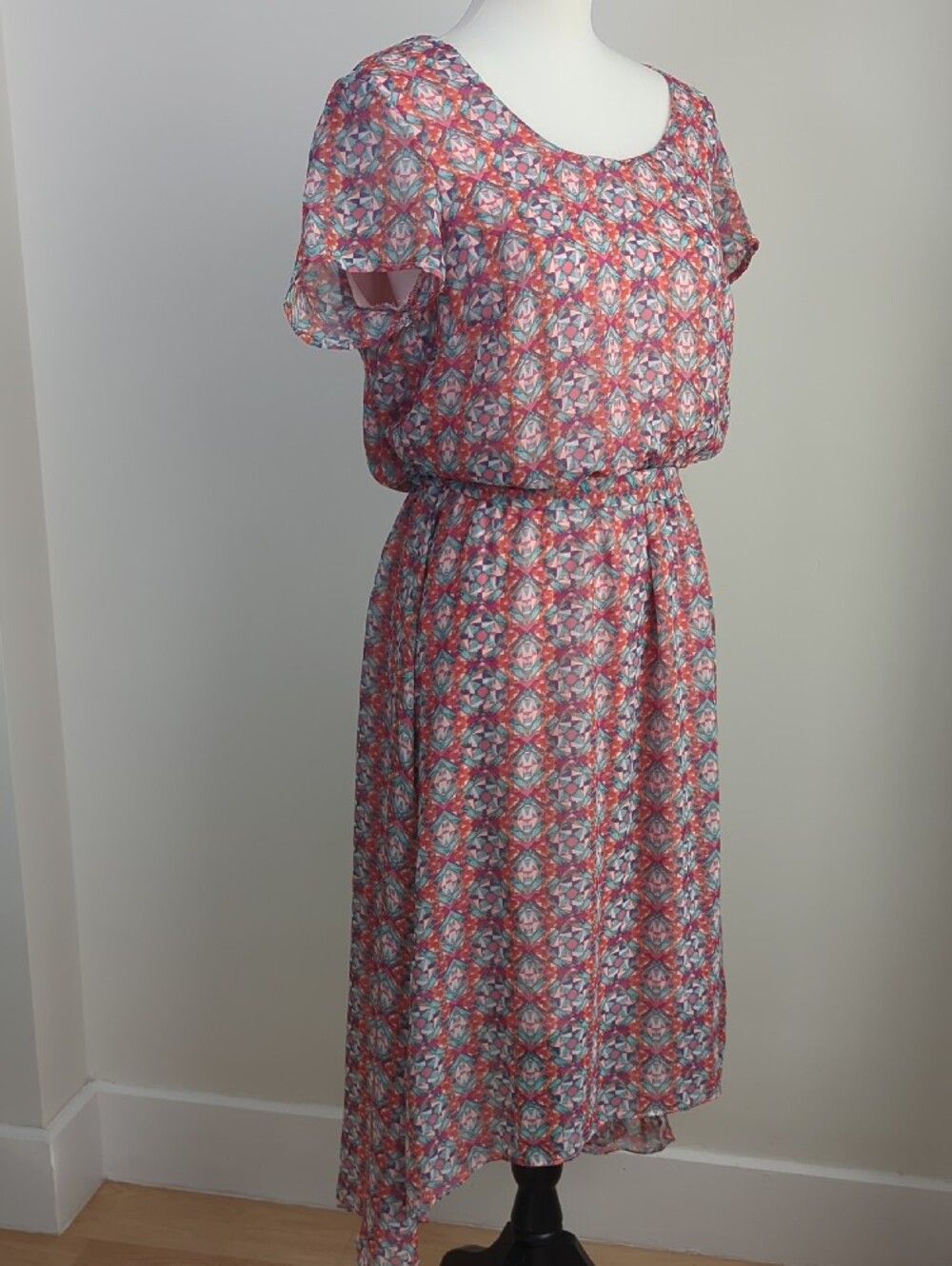 Shelby & Palmer Geometric Kaleidoscope Print Short Sleeve High-Low Midi Dress - Picture 6 of 16